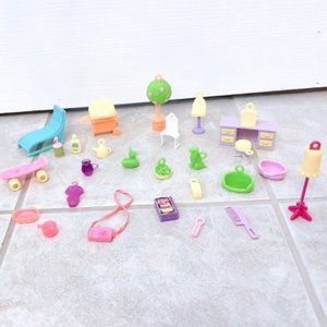 VINTAGE LIKE NEW Doll Accessories Furnitures